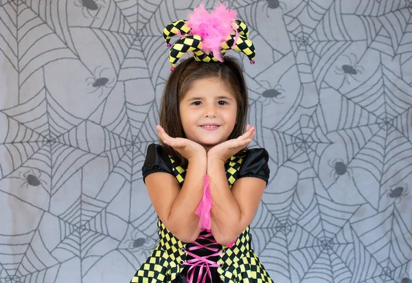Schöne Kleine Clown Mädchen Über Spinnennetz Hintergrund — Stockfoto