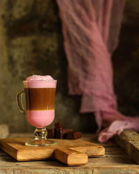 Lattebeetroot Jugo Remolacha Café Rosa Con Leche Una Taza Transparente — Foto de Stock