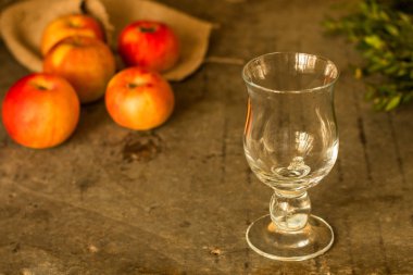 elma suyu taze (iki yüzlü). üstten görünüm. kopya alanı