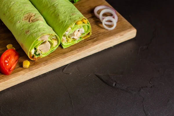 Burrito Envuelve Verde Con Carne Verduras Envolturas Tortilla Vista Superior —  Fotos de Stock