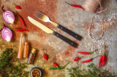 Gıda (çatal ve bıçak) ayarla rustik vintage çatal bıçak takımı. Uzay kopyalayın. Üstten görünüm