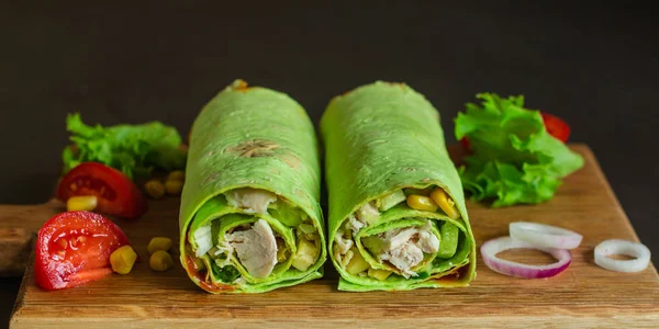 Espinafre Burritogreen Envolve Com Carne Legumes Envoltórios Tortilla Vista Superior — Fotografia de Stock
