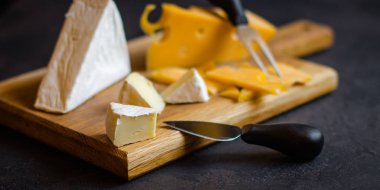 peynir Kurulu (peynir kompozisyon). üstten görünüm. kopya alanı