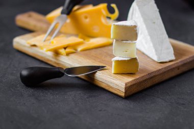 peynir Kurulu (peynir kompozisyon). üstten görünüm. kopya alanı