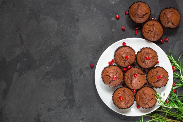 Muffins Dessert Mit Granatapfel Und Rosmarin Ansicht Von Oben — Stockfoto