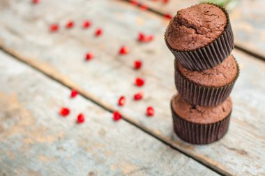 Kek çikolata (kek) çikolata tatlı kek. üstten görünüm.