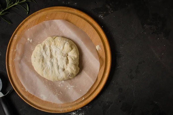 Pizza Degen Förberedelse Platt Kaka Processen Matlagning Ovanifrån Med Kopia — Stockfoto