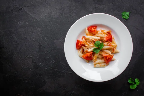 Pasta Penne Saus Tomat Dan Tomat Makanan Vegetarian Latar Belakang — Stok Foto