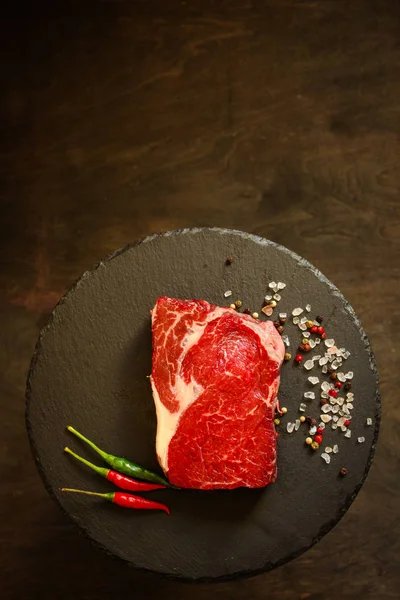 Steak Bœuf Cru Viandes Grillées Aux Épices Morceau Viande Vue — Photo