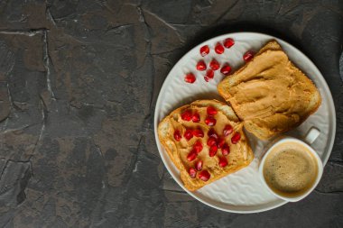 sandwichpomegranate, fıstık ezmesi (tatlı çerez). En iyi gıda arka plan
