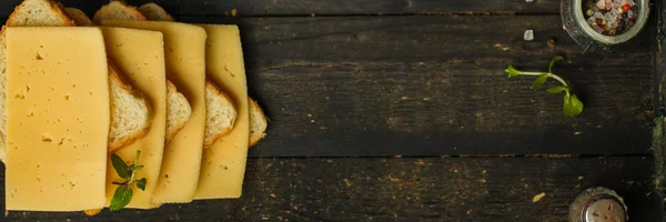 Peynir Sandviç Nane Lezzetli Aperatif Ekmek Sayfanın Üstü Gıda Arka — Stok fotoğraf