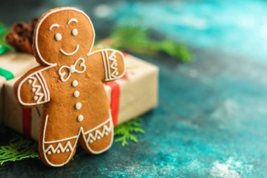 Gingerbread. hediyeler ve tatil, mutlu yeni yıl. şenlikli arka plan. gıda arka plan. üst görünüm. kopyalama alanı
