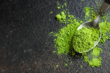 matcha - yeşil çay tozu, gıda takviyesi, menü konsepti. gıda arka plan. kopyalama alanı