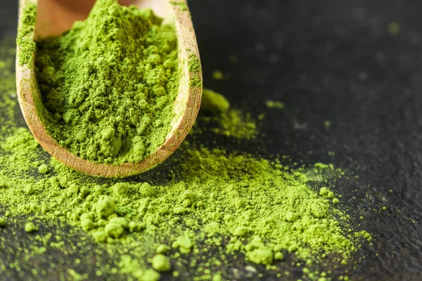 matcha - yeşil çay tozu, gıda takviyesi, menü konsepti. gıda arka plan. kopyalama alanı