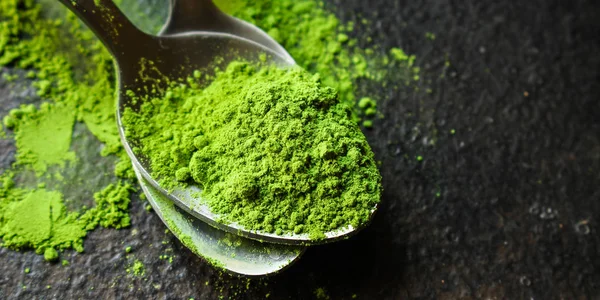 matcha - yeşil çay tozu, gıda takviyesi, menü konsepti. gıda arka plan. kopyalama alanı