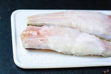 Çiğ balık dondurulmuş fileto, buz menüsü konsepti sağlıklı beslenme. yiyecek arka planı üst görünüm kopyalama alanı keto veya paleo diyeti, paskarian