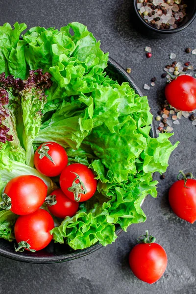 Ensalada Verduras Lechuga Tomate Concepto Menú Fondo Alimentos Vista Superior — Foto de Stock