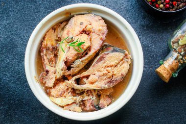 Konserve balık uskumrusu menüsü kavramı sağlıklı besin arka planı metin keto ya da paleo diyeti için üst görünüm kopyalama alanı