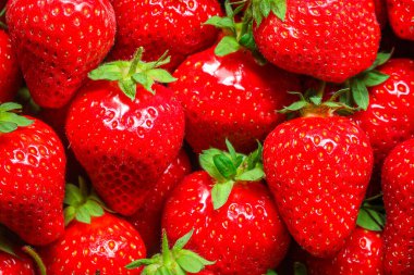 Çilek olgun ve sulu kırmızı berrie konsepti sağlıklı beslenme. metin için yiyecek arkaplan üst görünümü kopyalama alanı