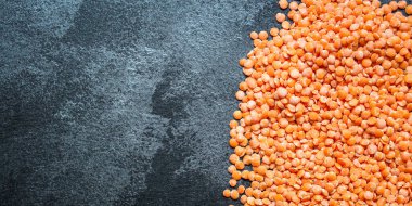 Mercimek fasulyesi, menü konsepti, servis büyüklüğü. yiyecek arka planı fotokopi alanı organik sağlıklı yiyecekler