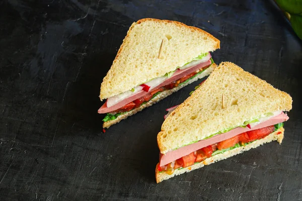 Sandwich Wurst Gemüse Tamato Salat Soße Fast Food Menü Konzept — Stockfoto