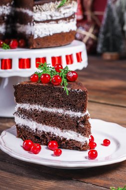 Yeni yıl pastası tatlı çikolatalı menü servis etme konsepti. organik sağlıklı beslenme için yiyecek arkaplanı üst görünüm kopyalama alanı