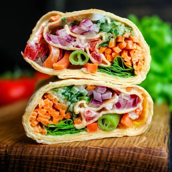 Tortilla Burrito Wrap Vulling Groenten Vegetarisch Pitabrood Menu Concept Afhaalmaaltijden — Stockfoto