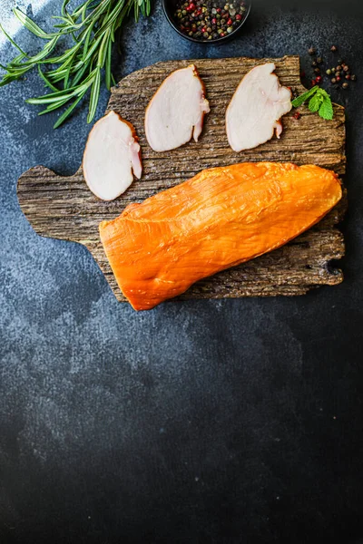 닭고기 가슴살 칠면조 음식을 제공하는 텍스트 유기적으로 음식을 공간을 — 스톡 사진
