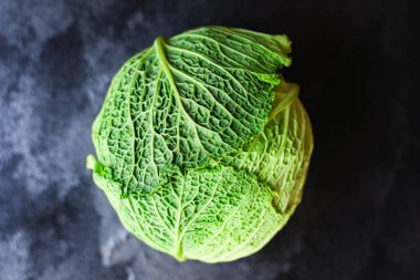 Savoy lahanası taze sebze hasadı organik sağlıklı keto ve paleo diyeti