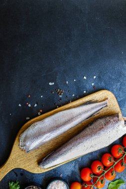 hake ham balık organik deniz mahsulleri kesim sağlıklı üst görüş yer metin fotokopi uzay keto veya paleo diyet ham pesseeter için