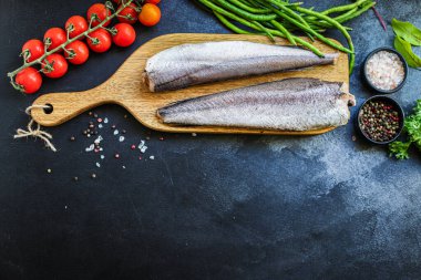 hake ham balık kesim deniz ürünleri malzeme malzeme üst görünüm metin fotokopi alanı keto veya paleo diyet ham pesseeter