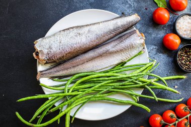 hake ham balık kesim deniz ürünleri malzeme malzeme üst görünüm metin fotokopi alanı keto veya paleo diyet ham pesseeter