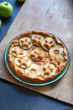 Elmalı turta tatlı pastalar bisküvi meyve doğal ürün içeriği organik sağlıklı metni kopyalamak için üst görüş alanı.