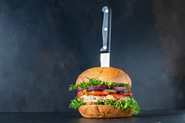 Burger Νόστιμα Ψητά Σάντουιτς Κοτολέτες Και Λαχανικά Που Εξυπηρετούν Μέγεθος — Φωτογραφία Αρχείου