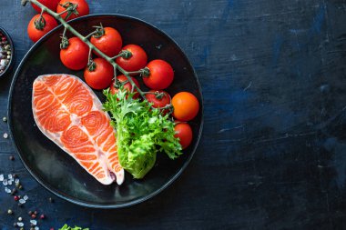 somon balığı bifteği fileto deniz ürünleri porsiyon ürün doğal çiğ üst görünüm metin keto veya paleo diyet için kopyalama alanı