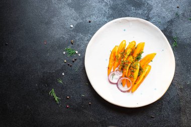 Domates sarısı salata sebzeleri. Malzeme dilimleri. Sağlıklı porsiyon.  