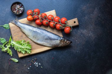 Ringa balığı deniz mahsulleri. Yemek pişirmek için gerekli malzemeler. Doğal ürünler. 