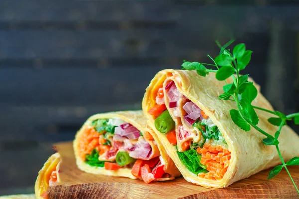 Tortilla Wrap Legumes Burrito Recheio Lavash Pita Vegetariano Pão Conceito — Fotografia de Stock