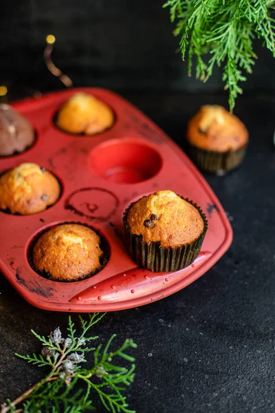 Muffins Cupcakes Hausgemachte Kuchen Backen Auf Dem Tisch Weihnachtsbeleuchtung Neujahr — Stockfoto