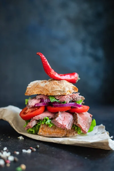 Roti Lapis Daging Dan Roti Burger Sayuran Dari Roti Tomat — Stok Foto