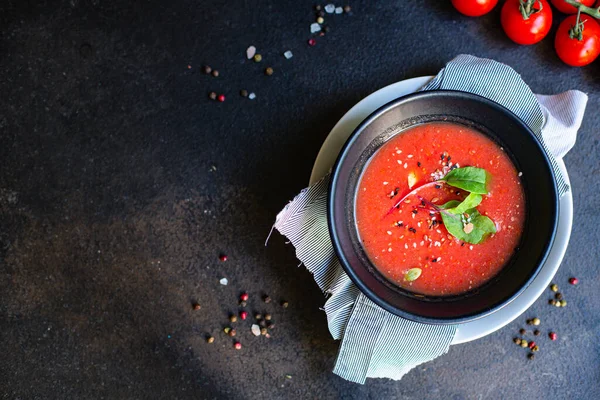 토마토 당근이나 가스파초 Pepperssoup Gazpacho 부분을 맛있게 놓았습니다 — 스톡 사진