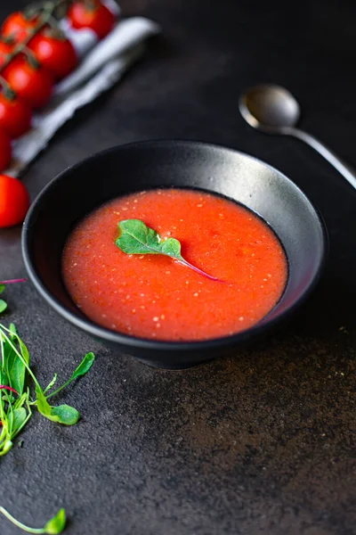 토마토 당근이나 가스파초 Pepperssoup Gazpacho 부분을 맛있게 놓았습니다 — 스톡 사진