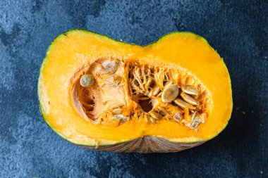 balkabağı çiğ ürün hazırlama parçaları yemek için hazır sofrada yemek pişirmek ya da pişirmek için lezzetli porsiyon porsiyon üst görünüm fotokopi alanı metin gıda arka planı kırsal