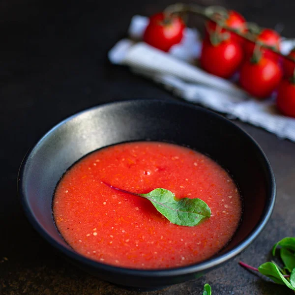 토마토 Gazpacho 부분을 테이블 크기를 위에서 텍스트 팔레오 식생활 배경을 — 스톡 사진