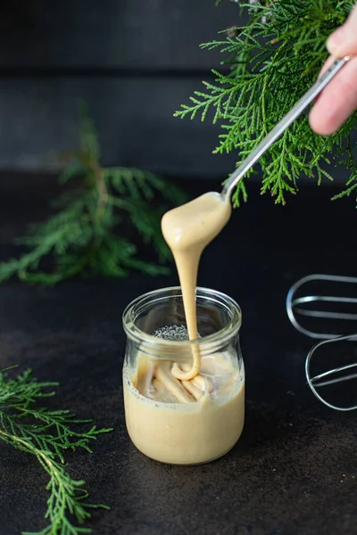 Sahne Honig Schlagsahne Transparentem Glas Süß Gesundes Dessert Leckere Serviergröße — Stockfoto