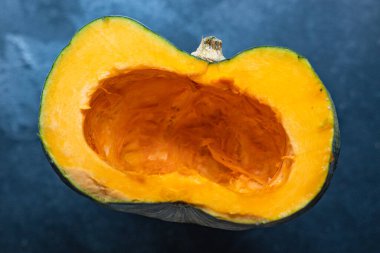 balkabağı çiğ hazırlama parçaları yemek için hazır. Yemek pişirmek ya da yemek yapmak için. Lezzetli.