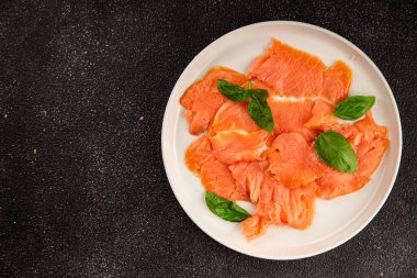 Tütsülenmiş somon balığı balığı porsiyon doğal ürün lezzetli çerez lezzetli gurme yemek arkaplan masa üzerinde rustik üst görünüm fotokopi alanı pesseeter diyet