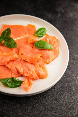 Tütsülenmiş somon balığı balığı porsiyon doğal ürün lezzetli çerez lezzetli gurme yemek arkaplan masa üzerinde rustik üst görünüm fotokopi alanı pesseeter diyet