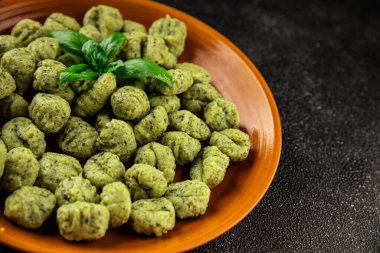 Gnocchi ıspanak, patates hamuru. İkinci tabak porsiyon. Doğal ürün.