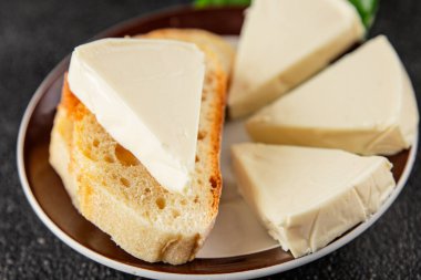 İşlenmiş peynirin işlenmiş porsiyon peyniri. Sandviç için. Lezzetli çerez.